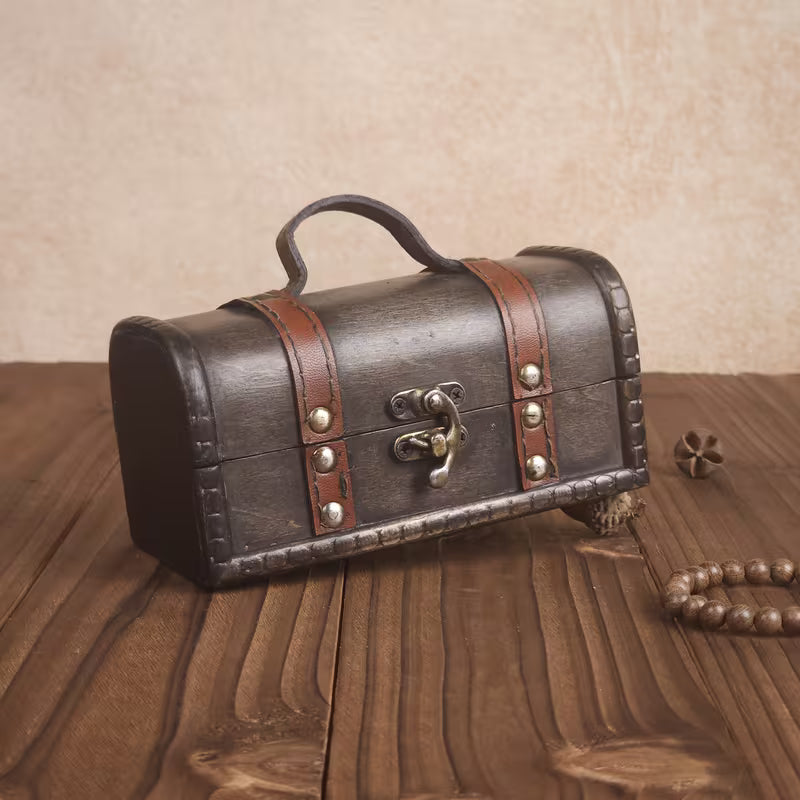 Steampunk - Vintage Sötétfa Kincsesláda Bőr Fogantyúval