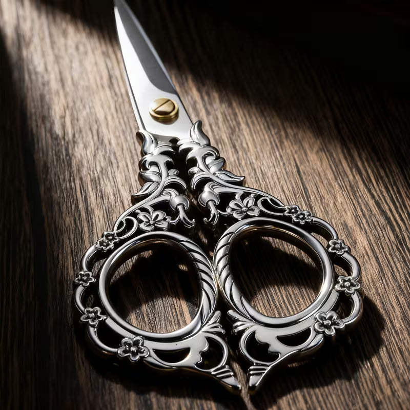 Steampunk - ezüstszínű elegáns olló virágmintás markolattal