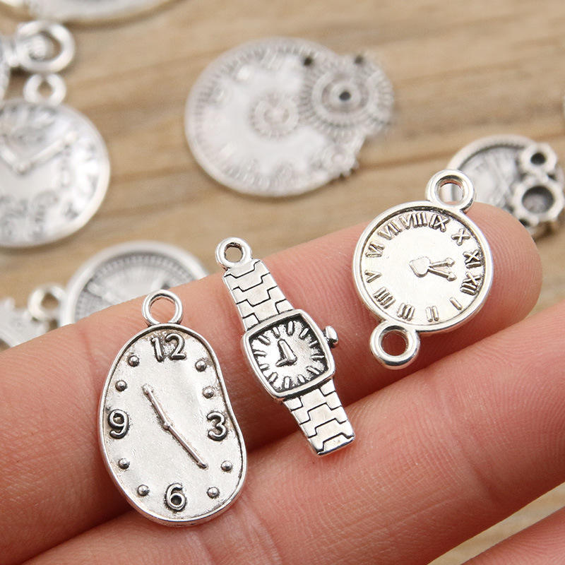 Steampunk - Fogaskerék ébresztőóra medál, antik bronz