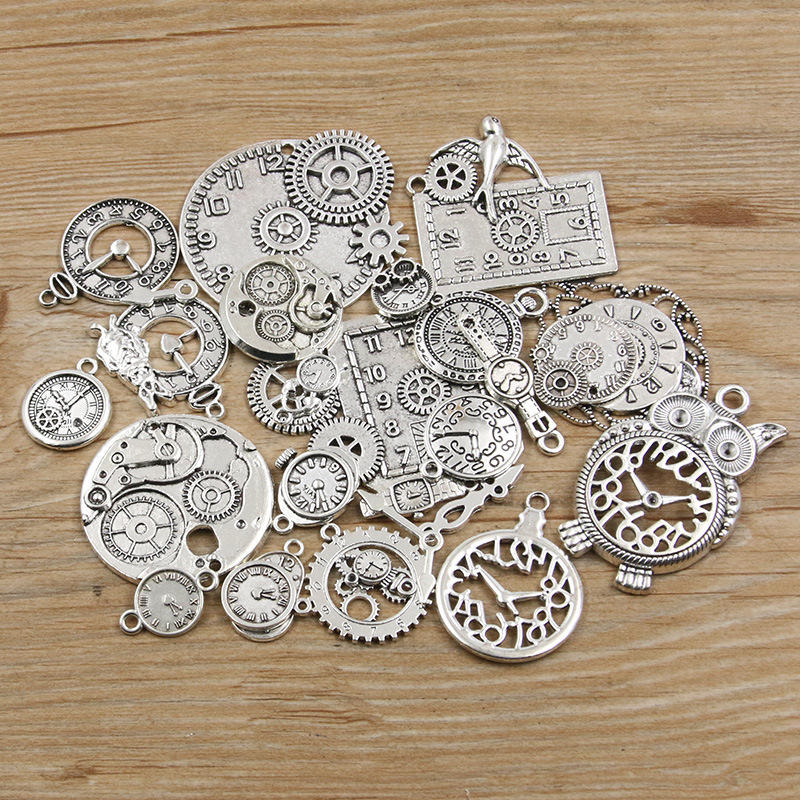 Steampunk - Fogaskerék ébresztőóra medál, antik bronz