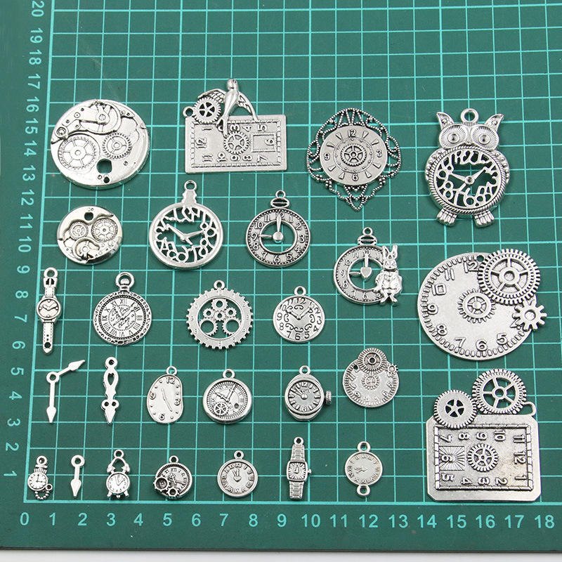 Steampunk - Fogaskerék ébresztőóra medál, antik bronz