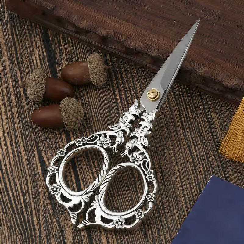 Steampunk - ezüstszínű elegáns olló virágmintás markolattal